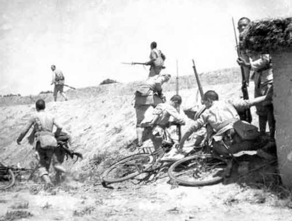 開國少將賀健：少小離家，20年後榮歸故里，卻被母親打了一巴掌