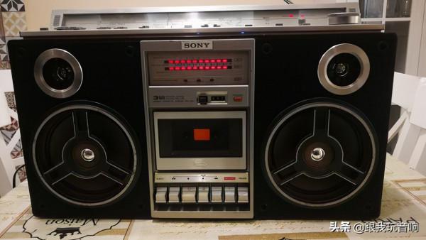 索尼SONY 80年代推出的一款行動式音響CFS-85S收音機 錄音機 索尼SONY 80年代推出的一款行動式音響CFS-85S收音機 錄音機