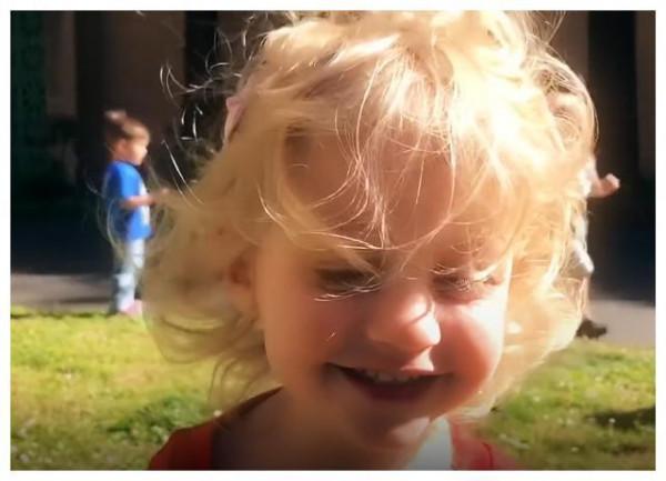 26周早產兒，出生不到1斤只有巴掌大，奇蹟生還長成大美人