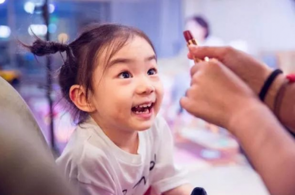 生下了“自己”的明星們,這些星二代完全繼承了父母的標誌 生下了“自己”的明星們,這些星二代完全繼承了父母的標誌