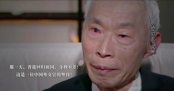 香港迴歸當晚，升旗手朱濤：鼻裡塞棉花，血往嘴裡吸