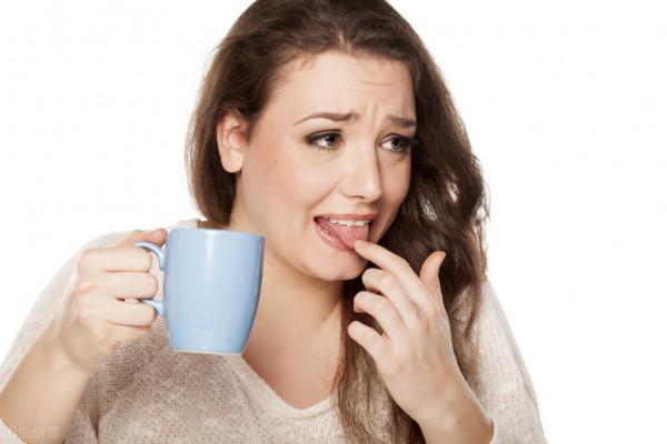 經常喝滾燙的熱水，你的舌頭可受不住