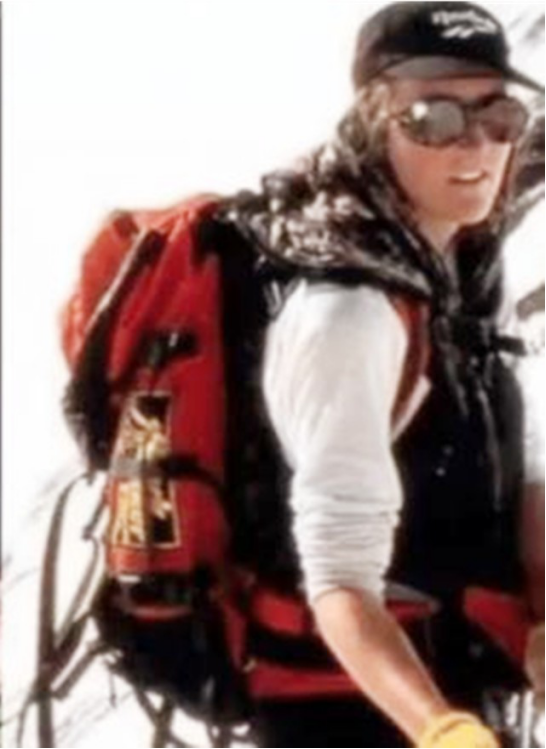 一對夫妻勇登珠穆拉瑪峰，妻子缺氧倒在歸程，她哀求道：別離開我