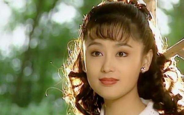 皮相美人不耐老，陳德容25歲就顏垮，陳紅上了年紀還沒陶虹美