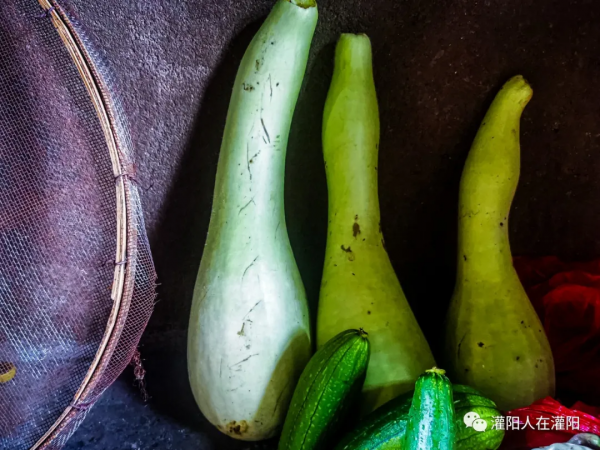 臘肉配上禾花魚,一年哪得幾回嘗 臘肉配上禾花魚,一年哪得幾回嘗