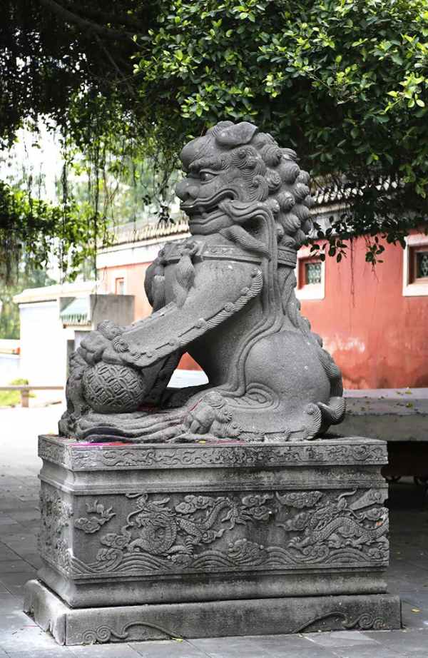 雷州有座千年古祠，全國罕見的五代石人石狗