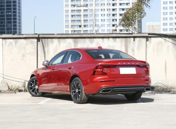 沃爾沃S60跌至24萬多，197馬力+48V輕混，還看什麼凱美瑞