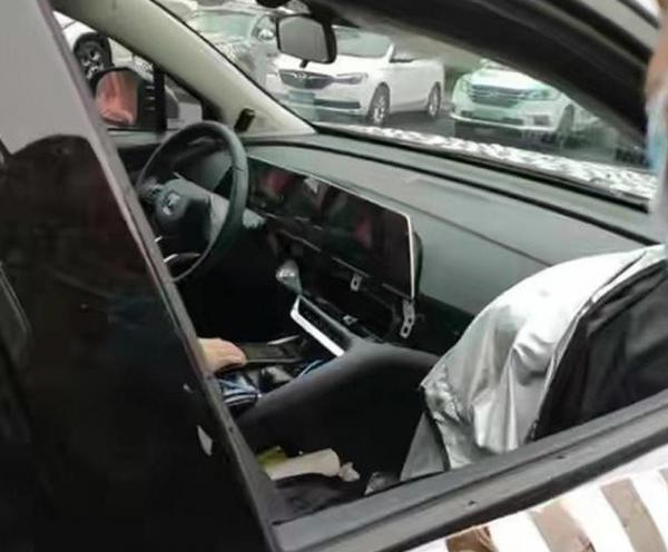 長安UNI-V實車諜照曝光,運動感爆棚,你會等它嗎? 長安UNI-V實車諜照曝光,運動感爆棚,你會等它嗎?