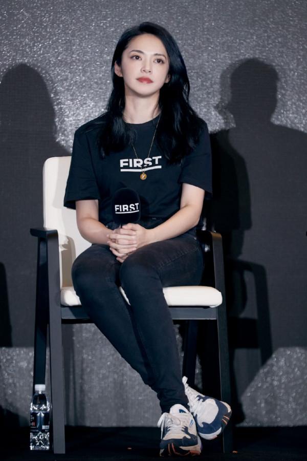 姚晨素顏滿臉油膩，皺紋明顯，馬伊琍卻越活越嫩