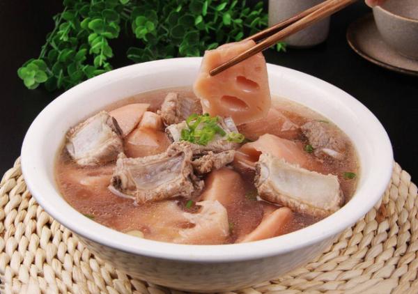 排骨蓮藕湯的正確做法,煮之前多加這1步,湯汁鮮美不發黑 排骨蓮藕湯的正確做法,煮之前多加這1步,湯汁鮮美不發黑