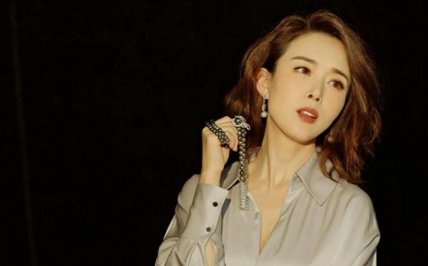 最美嫦娥顏丹晨亮相金雞獎