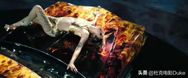 聊聊橫掃電影節大獎的《鈦》和《犬之力》 聊聊橫掃電影節大獎的《鈦》和《犬之力》