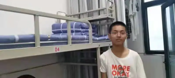 強化內務管理 養成良好習慣——彩虹中學高一年級舉行內務整理培訓活動