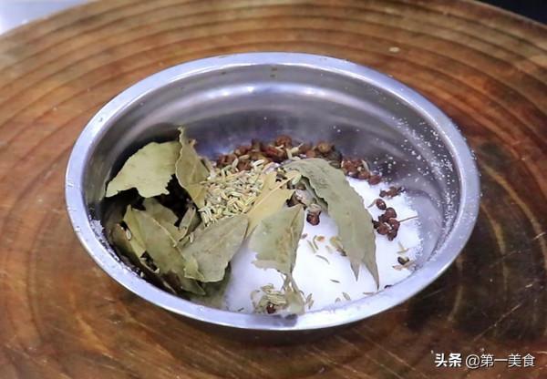 想吃鹽水鴨自己在家就能做，皮脆肉嫩，鹹香入味，做法其實很簡單