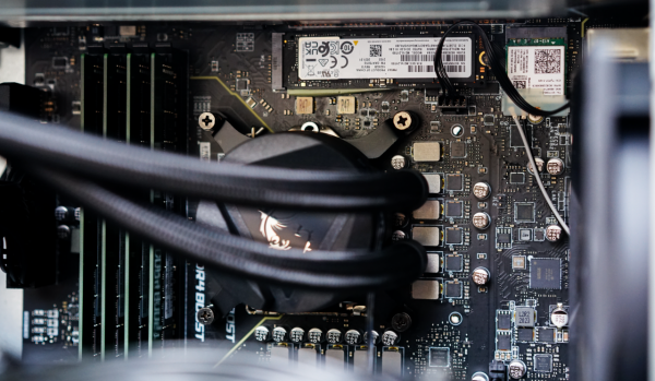 幫小夥伴搞了臺4萬元的桌上型電腦是什麼體驗？微星宙斯盾Ti5上手把玩