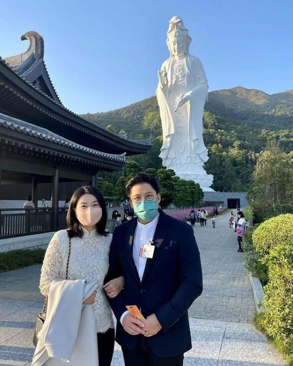 郭晶晶素顏被路人碾壓，穿棉服一副中年人打扮，但氣質大方高貴