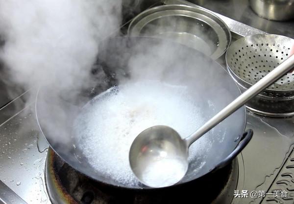 醬燒五花肉最忌諱直接下鍋炒，多加這一步，軟糯香甜，醬香十足