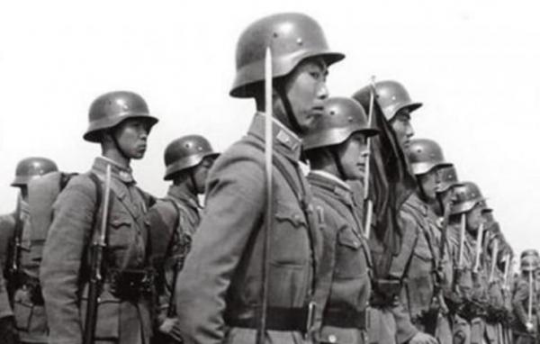 他是老蔣的心腹愛將，劉伯承強調要活捉，毛主席發電：加鐐銬押送