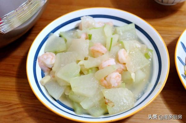 曬曬母女倆的晚餐，簡單兩道家常菜，上小學的女兒說好吃