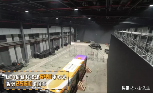 《開端》原來是這樣拍出來的？公交車外全是螢幕，為真實燒三輛車
