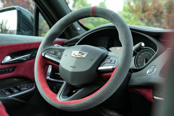 展現個性的全新表達方式，凱迪拉克XT4 Alcantara內飾實拍