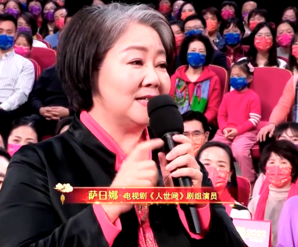 元宵晚會最驚豔女星：萬茜金絲絨，金晨粉嫩，林允穿著剪紙出來了