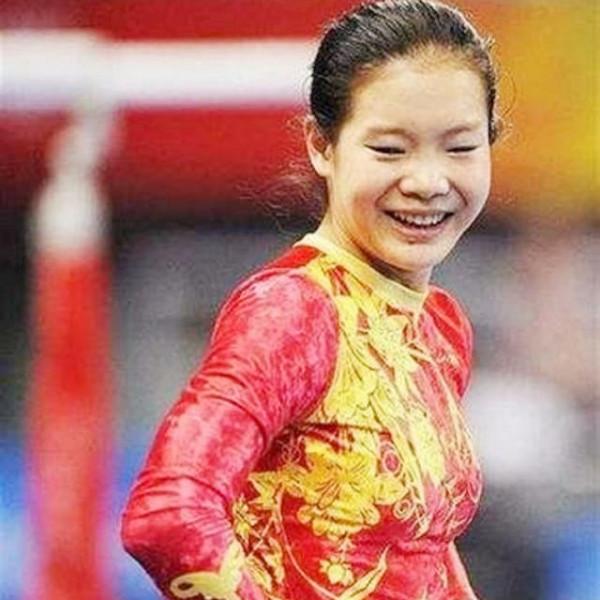“體操女皇”程菲，33歲身材走樣，被父親催婚找男朋友