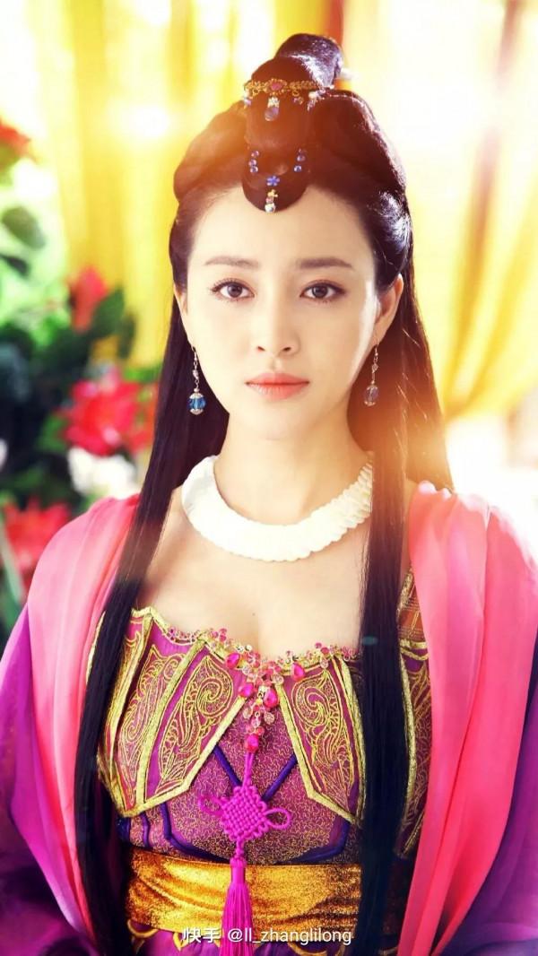 演員譚松韻、袁冰妍、甘婷婷、宋祖兒美照。你最喜歡誰? 演員譚松韻、袁冰妍、甘婷婷、宋祖兒美照。你最喜歡誰?