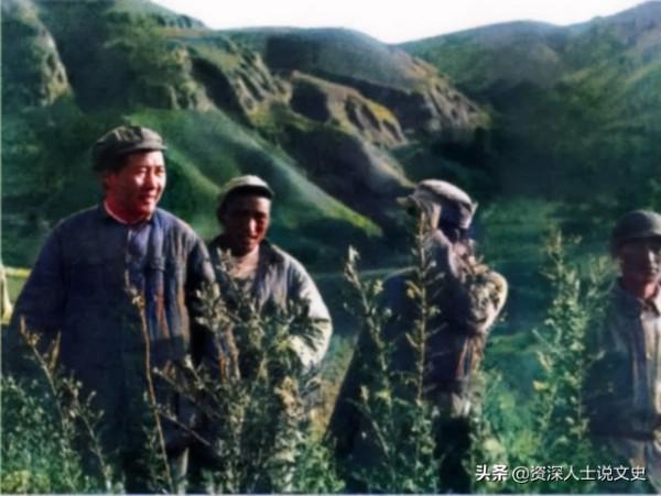 他被毛主席改名黃永勝，被安排到林彪部隊，後來其子經商身價不菲