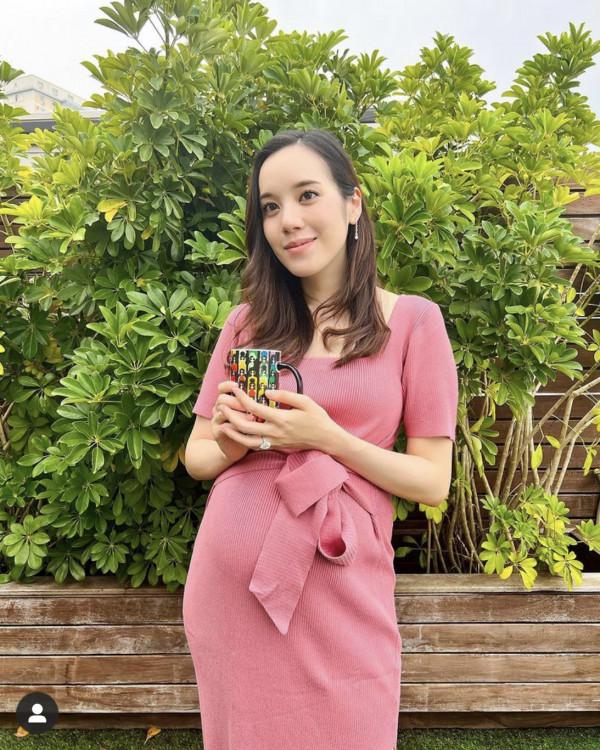 汪詩詩表妹辦迎嬰派對,罕見四代同堂合照,92歲外婆出鏡氣質優雅 汪詩詩表妹辦迎嬰派對,罕見四代同堂合照,92歲外婆出鏡氣質優雅