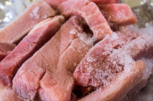 解凍豬肉，不要直接用水泡，教你一招，10分鐘快速解凍，新鮮如初