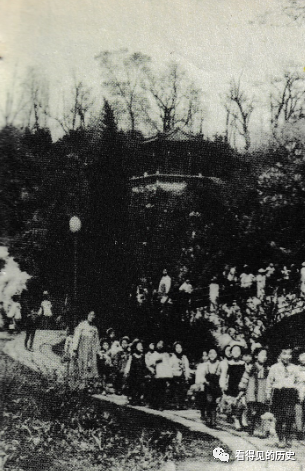 老照片 1976年的朝鮮平壤 幸福的朝鮮兒童