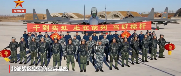 空軍拜年影片&OpenCurlyDoubleQuote;灰頭殲-11BG&rdquo;異常顯眼，殲-11B還有未來嗎？