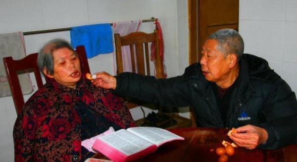 福建煤礦工人,朋友去世,他娶了朋友的癱瘓妻子,遭遇車禍成殘疾 福建煤礦工人,朋友去世,他娶了朋友的癱瘓妻子,遭遇車禍成殘疾