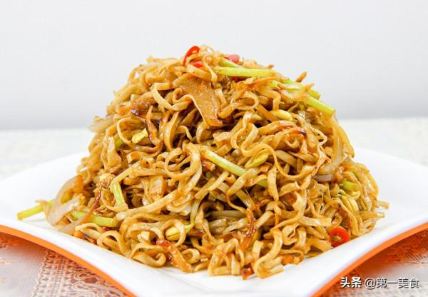飯店都買不到的“河南炒麵條”，這個做法不粘鍋不糊底，勁道焦香