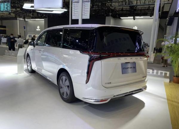 續航520km/完善福祉車型 MIFA 9福祉版正式亮相