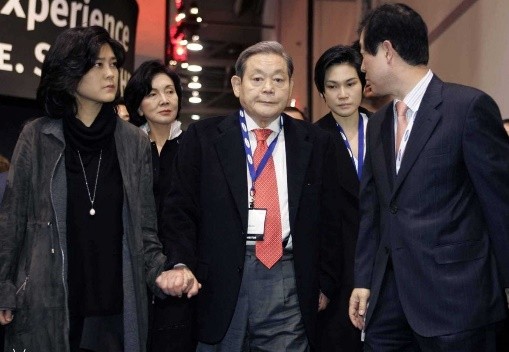 三星繼承人李在鎔：18歲女兒漂亮低調讀名校，22歲兒子多次被退學