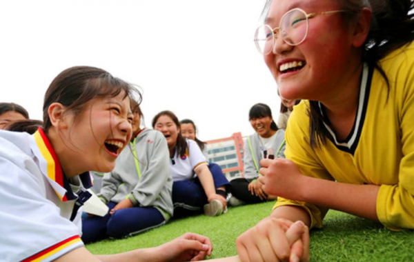 學生進入“變聲期”，家長如何做好準備，才能避免孩子變成公鴨嗓