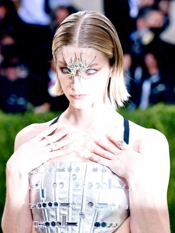 有些晚會,要在中午看,因為早晚會被雷s 有些晚會,要在中午看,因為早晚會被雷s