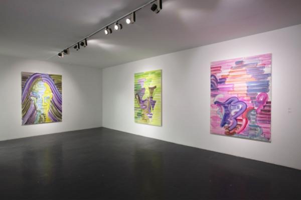 她用瞬息萬變、充滿活力的筆觸,繪出一道肖像的“彩虹” 她用瞬息萬變、充滿活力的筆觸,繪出一道肖像的“彩虹”