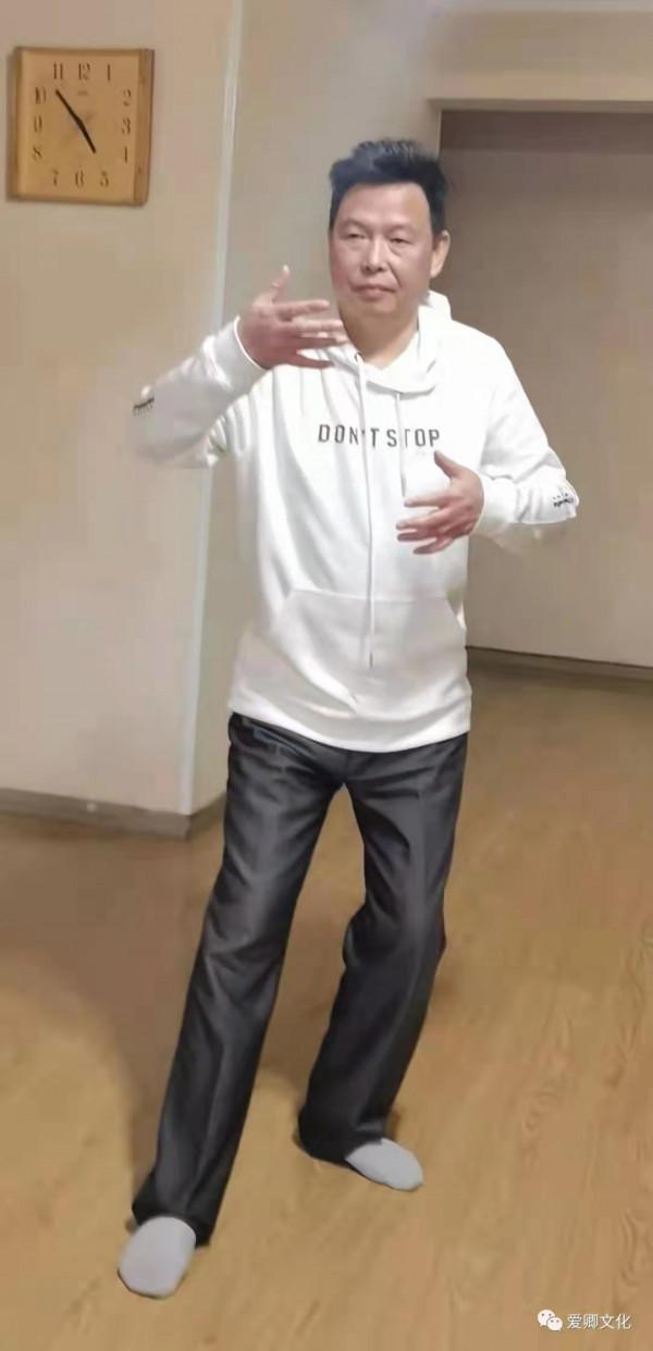 三星堆立人與矛盾樁緣起考 作者：愛卿