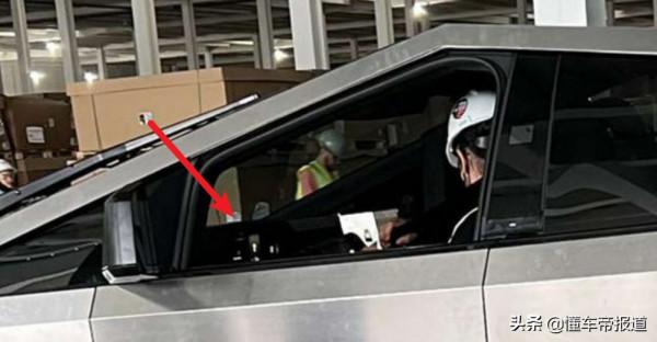 新車｜Cybertruck量產版實車圖，出現全液晶儀表，特斯拉後悔了？