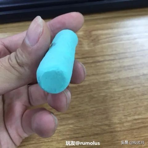 寶友，你看我撿的這顆綠松石，怎！麼！樣