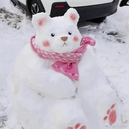為女兒堆的大熊雪人火了