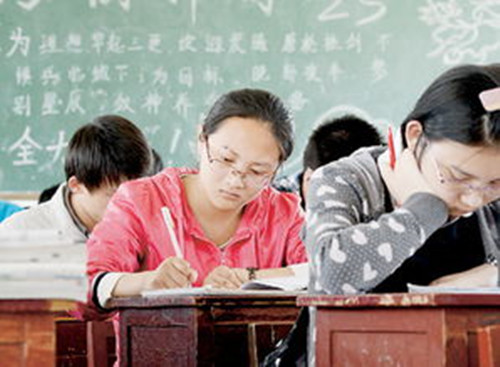 農村雙胞胎高考成績僅差1分，雙雙考入名校後，父親卻因學費沉默