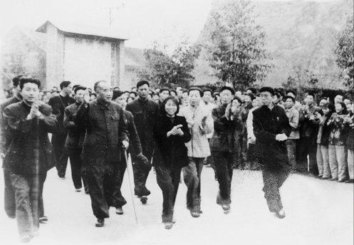 1960年，朱德回家鄉視察卻不認自家門，被堂弟嘲笑穿得不如縣幹部