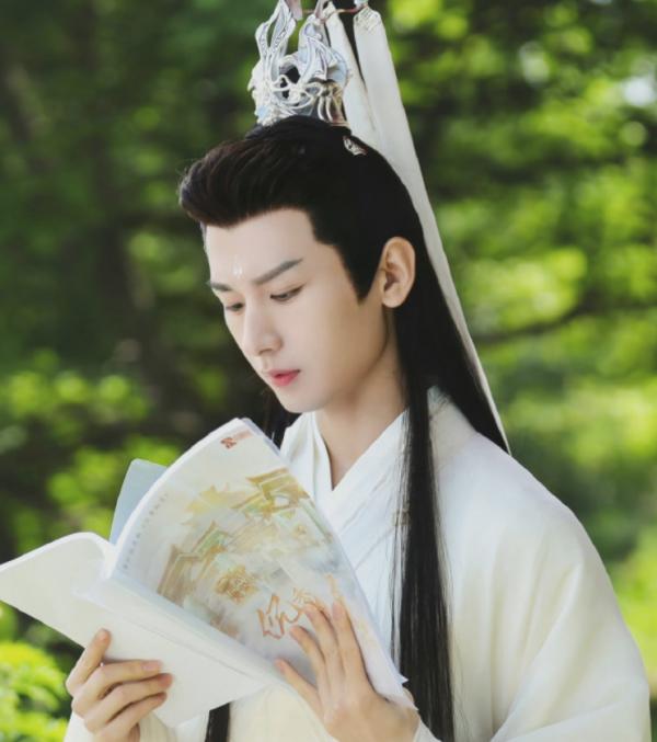 《沉香如屑》出妝路透,成毅腿傷未痊癒,走路一瘸一拐讓人心疼 《沉香如屑》出妝路透,成毅腿傷未痊癒,走路一瘸一拐讓人心疼