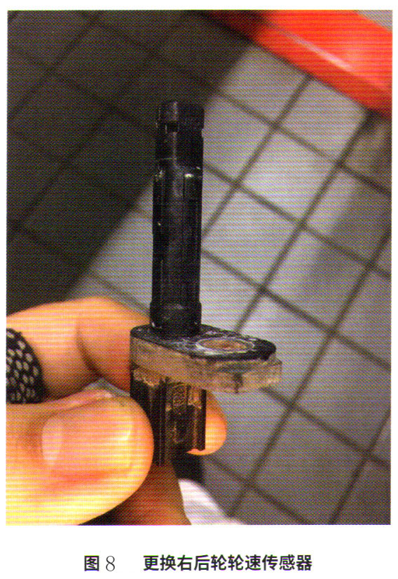 本田冠道儀表板上突然多個故障燈點亮