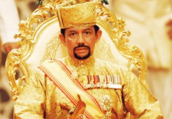 汶萊敗家子一天花75萬美金，豪車2000多輛，買支筆就花130萬美元