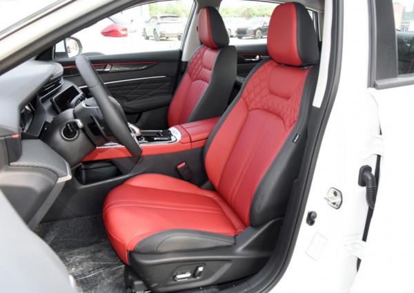 造型年輕時尚，空間還大，東風風神奕炫MAX哪款更值得買？